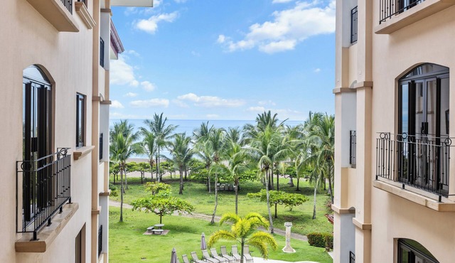 Jaco Beachfront Elegance at Tres Regalos Pristine Views in Lovely Jacó Beach