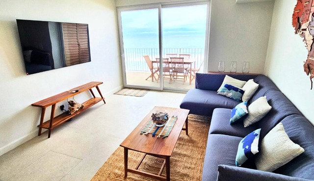 Jaco Beachfront Oasis 2-bedroom condo on Jaco Beach - Pacific Point #800