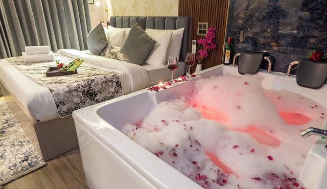 Jacuzzi and Chill By Buddies Home