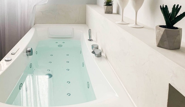 Jacuzzi Bay