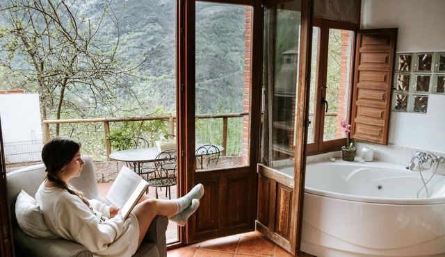 Jacuzzi, fireplace, barbecue and spectacular view