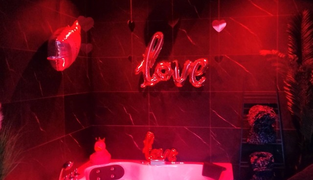 (Jacuzzi, Netflix, Massage)💖 Love & Relax 🛀🍾