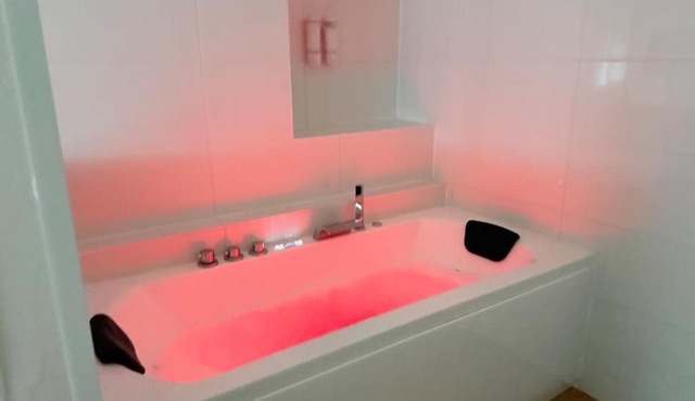 Jacuzzi privé - Netflix - Wi-Fi - parking gratuit