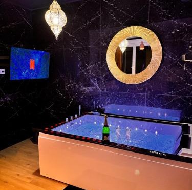 Jacuzzi privé, Sauna & Design Chic