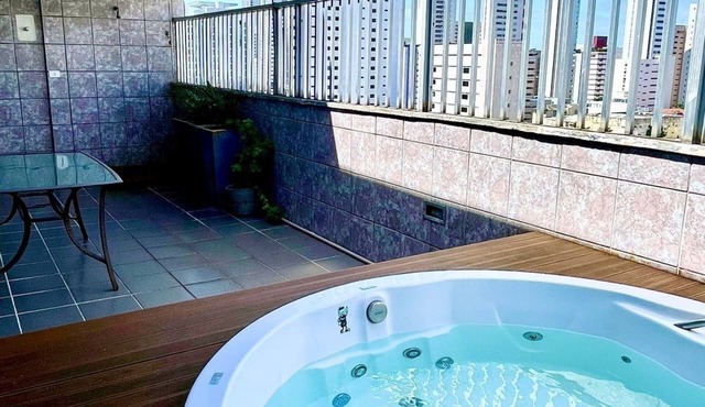 Jacuzzi + Spacious 5-bedroom in charming Boa Viagem Recife