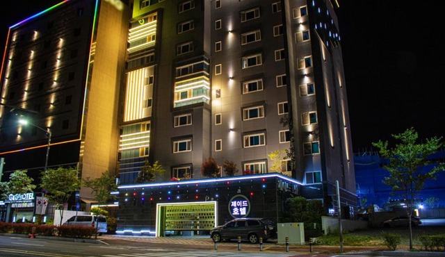 Jade hotel
