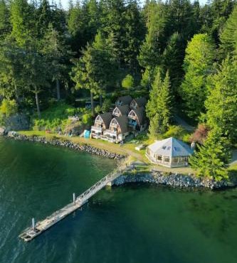 Jade Resort-Oceanfront Suites in Gowlland Harbour