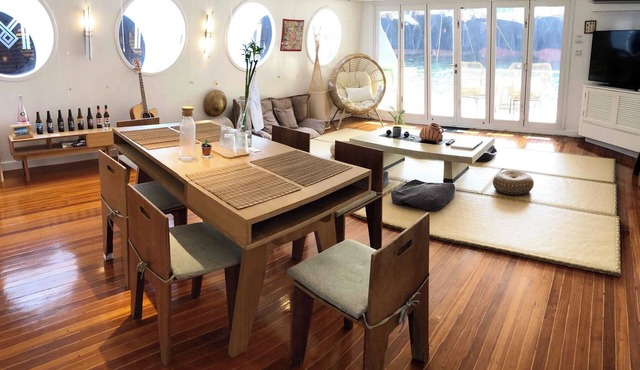 Japanese Cosy Houseboat CIPANGO