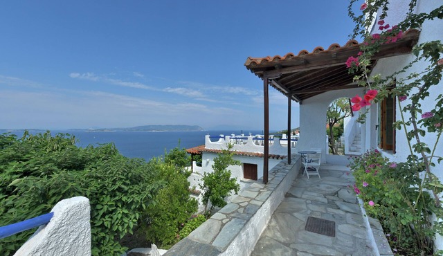 JASMINE house. Panoramic pool. Access to the sea. Privileged view of the Egean.