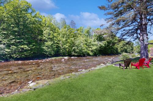 Jay Peak Getaway on Trout River