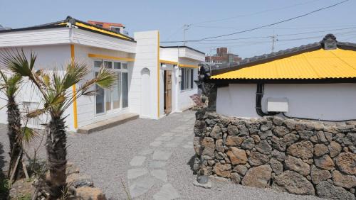 JEJUDO THECCLLIMSTAY Gimnyeong Village4 people, maximum 7 people, room 4, bathroom 2