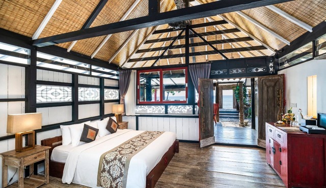 JEMELUK Beach Front Cottage with a Spacious Private Terrace