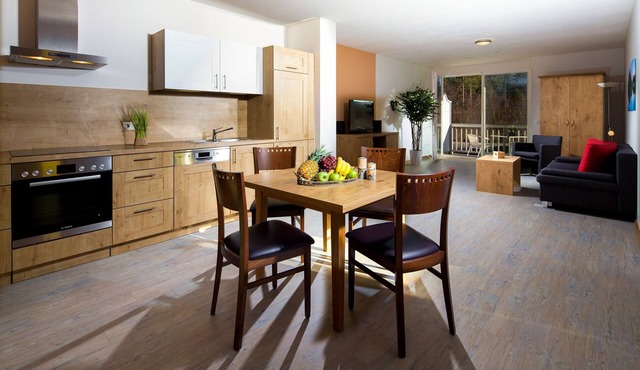 Jenner, 1-2 Pers., 72 m², Schlafzimmer, Wohnzimmer, Kochnische, Badewanne, Dusche und WC, Balkon