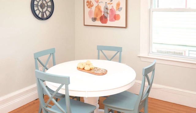 Jennifer's Cozy Apt Near Brown w/In Unit Laundry