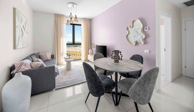 Jerusalem Gem: Modern Flat, Balcony & City Center