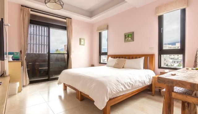 Jhongshan Building Bed and Breakfast