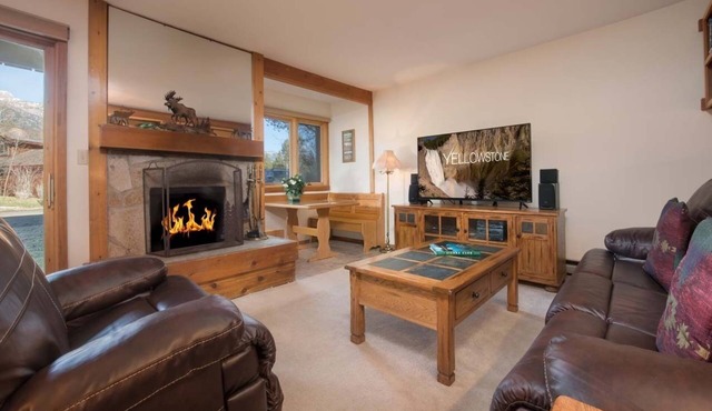 JHRL - Geranium 2612 - First floor Aspens condo