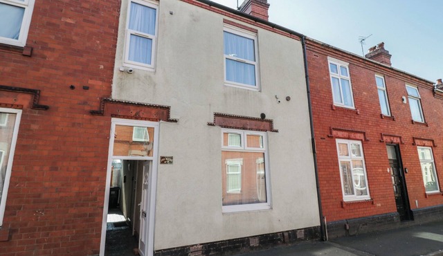 JMG HOUSE, family friendly, with a garden in West Bromwich