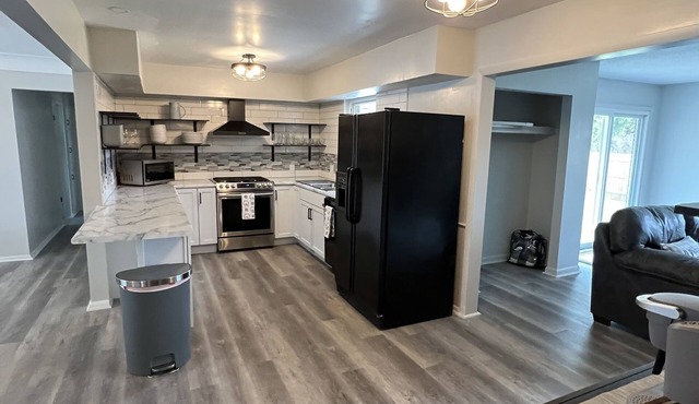 Jodore Gem.Spacious House, Inground Pool near University, Metroparks & Shopping