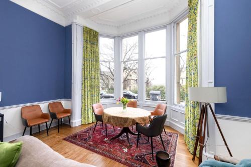 JOIVY Spacious 2-Bedroom Ground Floor Flat