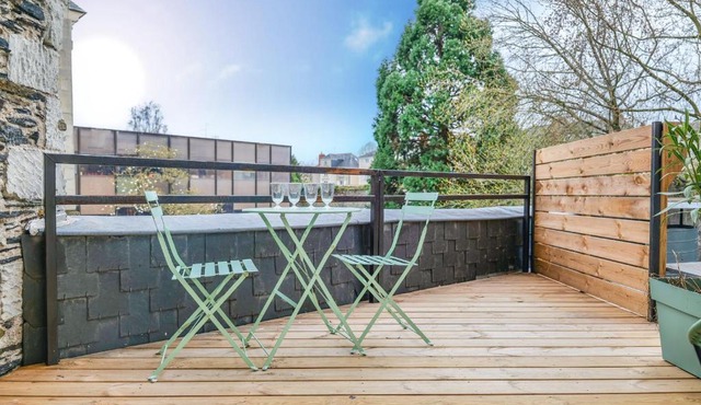 Joli studio avec terrasse - proche château - 2 personnes