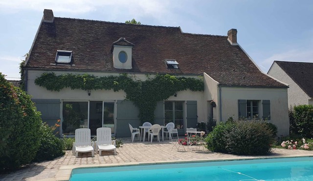 Jolie Maison Haut de Gamme Avec Piscine Chauffée et Belle vue sur Nature