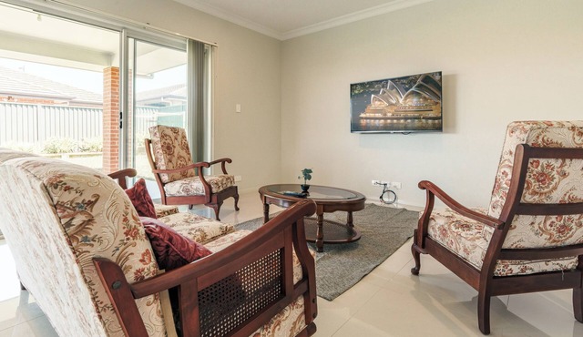 Jordan Spring 4-bedroom villa/ free parking/convenient transportation n