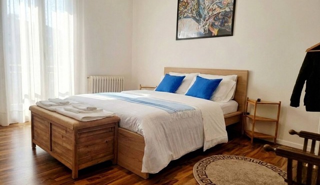 ​JQ House: Pisa Center, Train Station & Airport