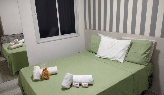 JTR Bedroom and living room, 170m from the beach, wi-fi. pool, Progressive Discounts