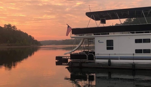 July 24-27, 2026 opening! Lake Ouachita! 7 bedrooms! Hottub!