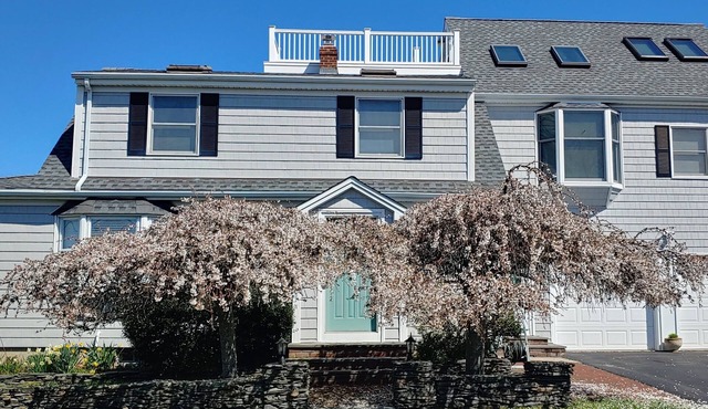 JULY 4th weekend OPEN. Walk to beach, Huge deck off new kitchen, roof-deck