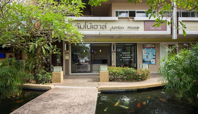 Jumbo House