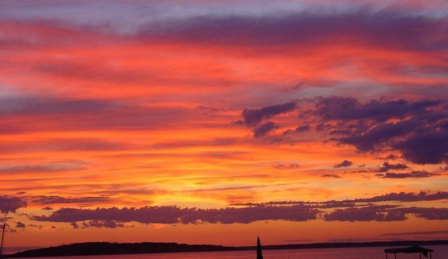 JUNE, JULY & AUGUST DATES PRIVATE BEACH ON NOYAC BAY SAG HARBOR SPECTACULAR!