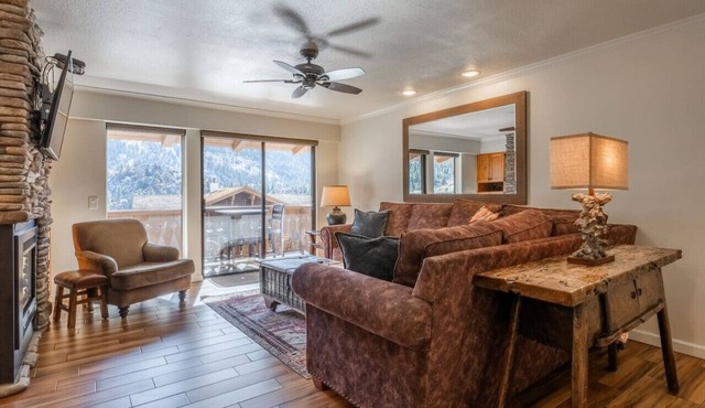 June Lake Beauty. 3 Bedrooms, 3 baths. Spacious