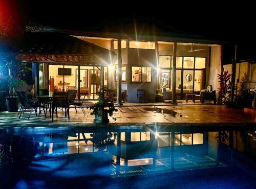 Jungle Glory Home Arriba