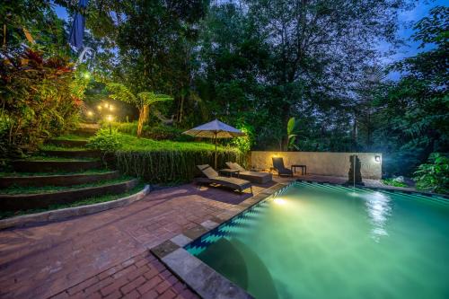 Jungle River 5 BR Villa- Pool, Yoga, Tubing Near Ubud