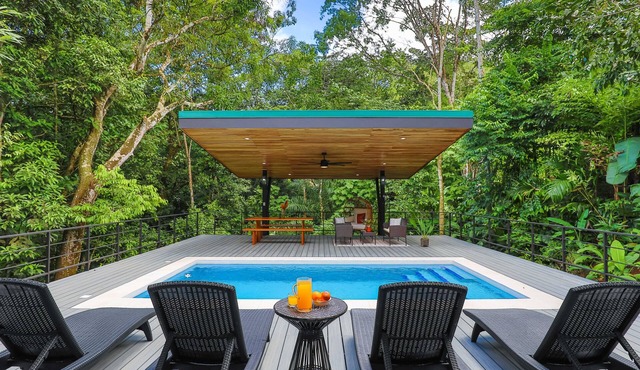 Jungle Treehouse, Private Preserve, 5 Min to Beach