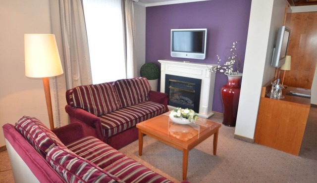 Juniorsuite mit Seeblick, Doppelbett und kostenfreiem WLAN
