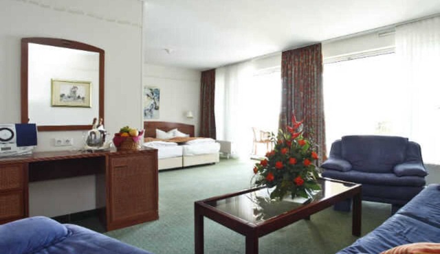 Juniorsuite Müritzblick Orangerie Seeseite - Seehotel Schloss Klink