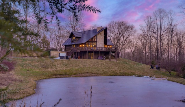 Juniper Cabin | Hot Tub, Pond + Fire-pit, A-Frame