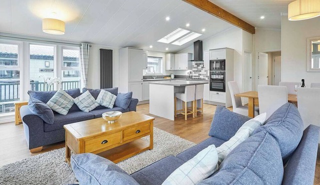 Juniper Deluxe Lodge