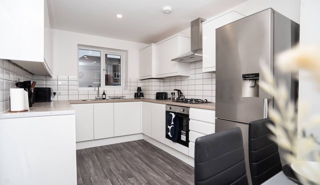 Juniper - With Parking - Telford - Sleeps 8