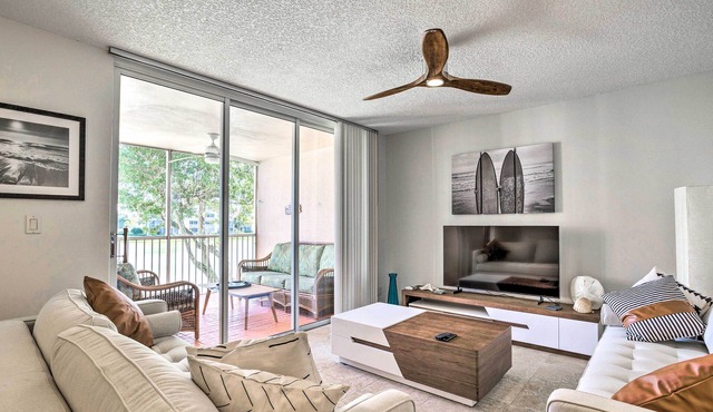 Jupiter Bay Condo w/Pool < Half Mile to Beach!