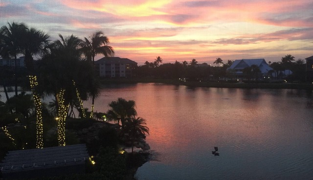 Jupiter Bay Condo - Walk to Beach