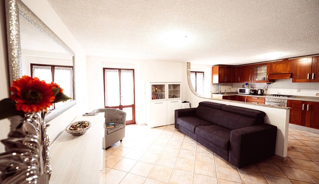 Just 3 km from Cernobbio and the lake, intimate accommodation, with panoramic views.
