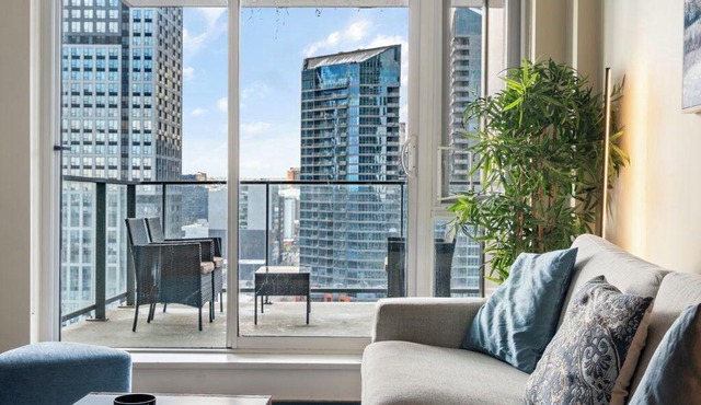 Just 5 Minutes from Scotiabank arena! with parking