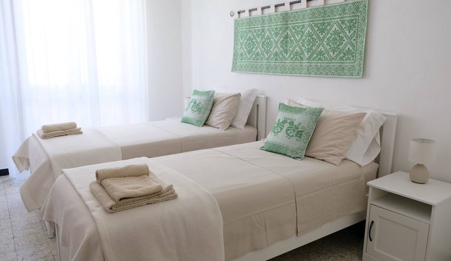Just 80 meters from the sea, Best area of Alghero, 3 bedrooms+private parking+AC