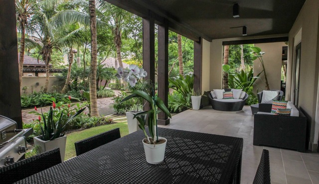 Just a few steps from the beach!