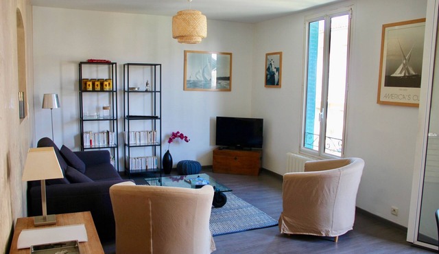 Just a stone's throw from the beach, a charming family apartment.