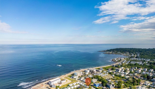 Just Beachy - Charming Studio for 2, Short Walk to Beach!
